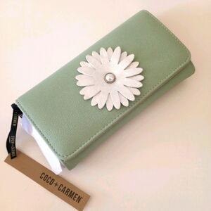 Coco + Carmen Daisy Pearl Wallet